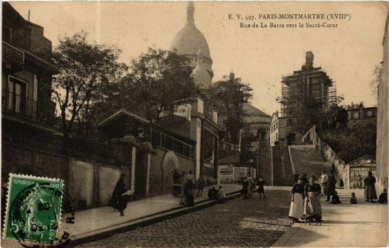 CPA PARIS 18e Rue de la Barre vers le Sacre-Coeur (574429)