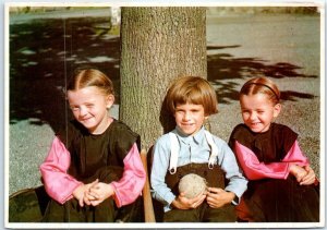 M-89299 Three Amish Children Greetings from The Amish Country Pennsylvania