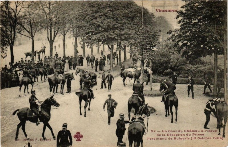 CPA VINCENNES La Cour du Chateau a l'issue de la Réception du Prince (672174)