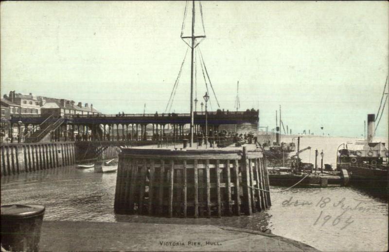 Victoria Pier Hull c1910 Postcard