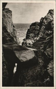 CPA ILE-de-BREHAT La Pierre Tremblante (1147108)