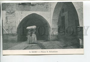 460433 Italy SAN REMO local women poster on the wall Vintage postcard