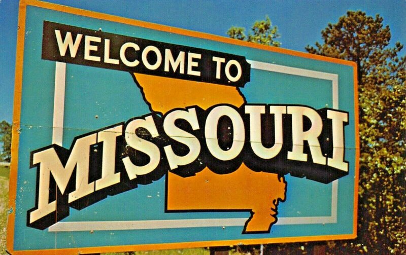 SIGN SEEN BY TOURISTS~WELCOME TO MISSOURI~PHOTO OF BILLBOARD POSTCARD c1950-60s