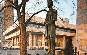 New Louisville library Statue of Abraham Lincoln Louisville KY