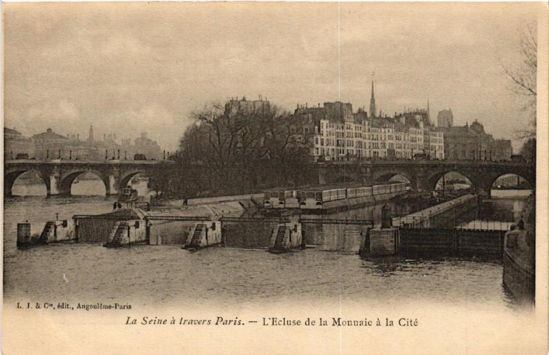 CPA La Seine a travers de PARIS (6e) L'Ecluse de la Monnaie a la Cite (564201)