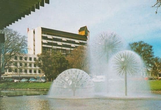 Ferrier Fountain Ramada Inn Christchurch New Zealand Postcard