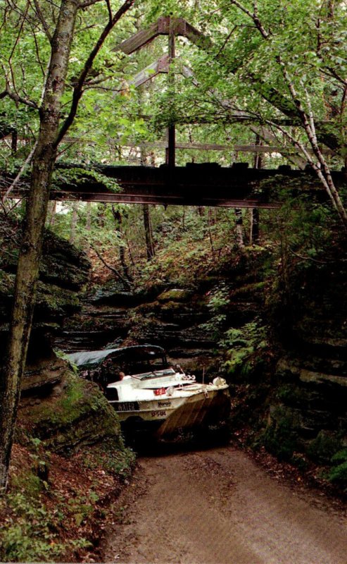 Wisconsin Dells Duck Tour Tight Squeeze Through Red Bird Gorge