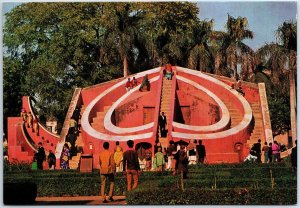 VINTAGE CONTINENTAL SIZE POSTCARD JANTAR MANTAR AT NEW DEHLI c. 1980s