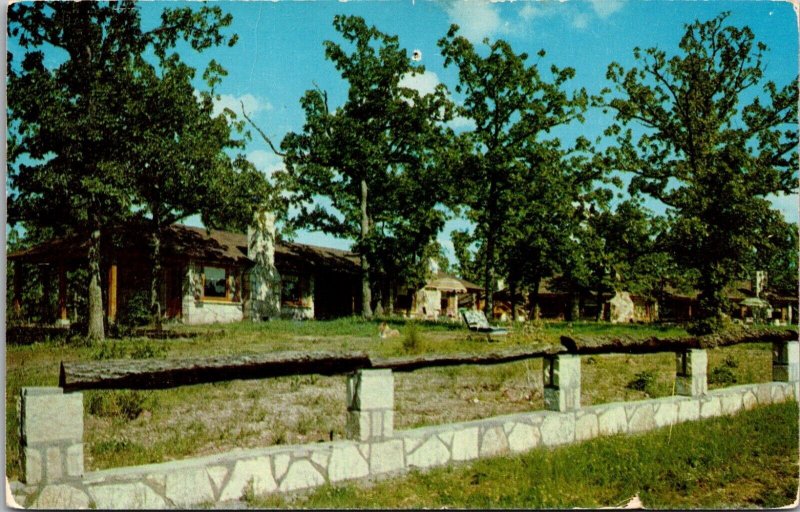 Knollwood Court Motel, Lake Ozark MO Vintage Postcard D11