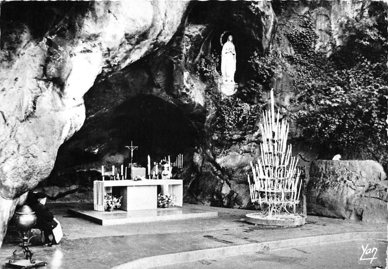 BR7683 Lourdes La grotte Miraculeuse  postcard  france