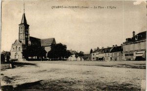 CPA AK QUARRÉ-les-TOMBES La Place Église (869104)