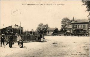 CPA AK FORMERIE - La Gare et l'Arrivée du Tortillard (259816)