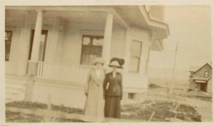 RPPC Gertie & Bertha w/ Blurry Faces & Big Hats at A.L. Downing Home Hamilton MT