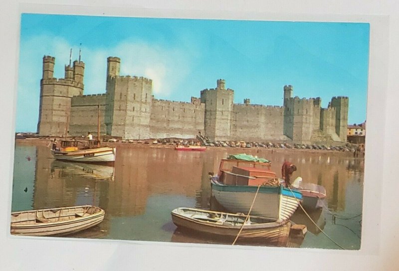 Vintage Postcard: Caernarvon- The Castle. Several boats, castle.