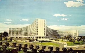 Washington DC~Washington Hilton Hotel~Swimming Pool in Yard~1960s Postcard