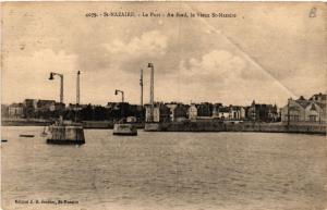 CPA St-NAZAIRE - Le Port - Au fond le Vieux St-NAZAIRE (650113)