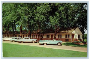 c1950's Parking at Black Oaks Motel Wisconsin Dells Wisconsin WI Postcard