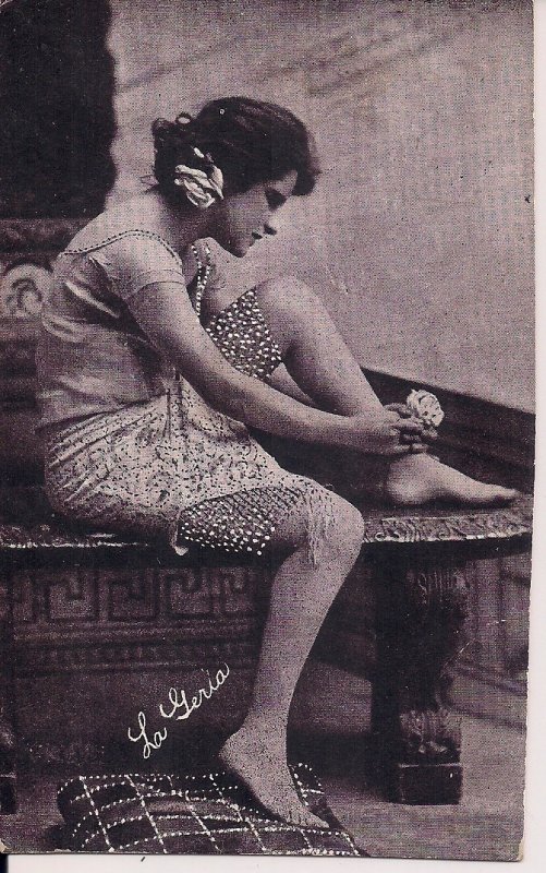 ARCADE CARD, Beautiful Woman w Art Nouveau Dress and Jewelry, 1910's, La Geria