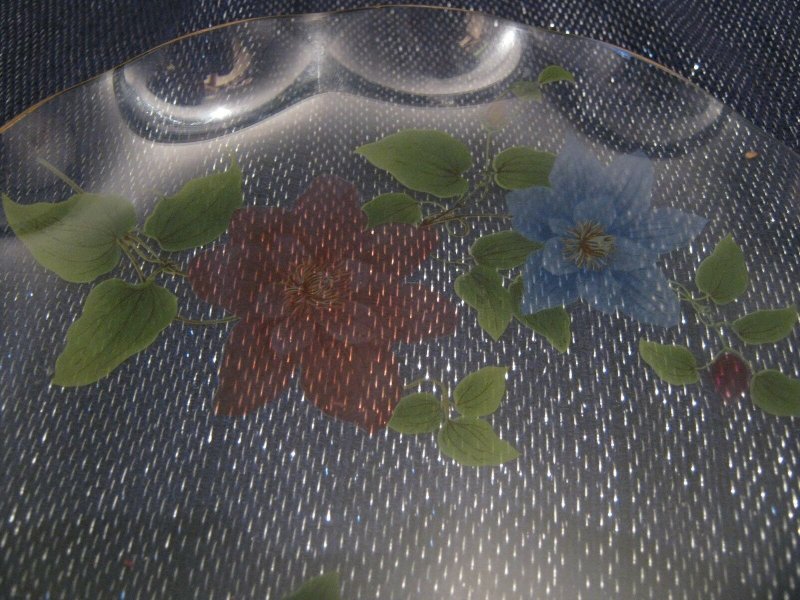 Very pretty decorative glass plate with floral design & scalloped edge 8ins wide
