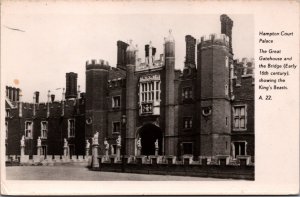 UK Hampton Court Palace Vintage RPPC C015