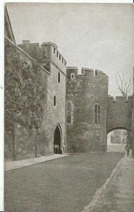London Postcard - Tower of London - View Along The Outer Ward   E992
