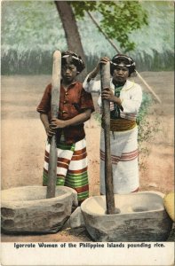 PC PHILIPPINES, IGORROTE WOMEN POUNDING RICE, Vintage Postcard (b39170)