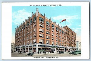 Des Moines Iowa IA Postcard Iowa's Foremost Store Building Exterior Cars c1920's
