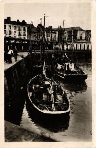 CPA DIEPPE Bateaux de Peche dans Avant Port (415714)