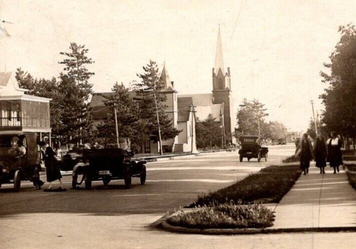 RPPC Real Photo Postcard - Changing Model T Ford Car Tire in Middle of Road