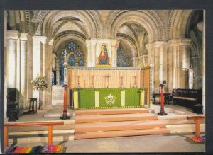 Hampshire Postcard - High Altar, Romsey Abbey    RR7293