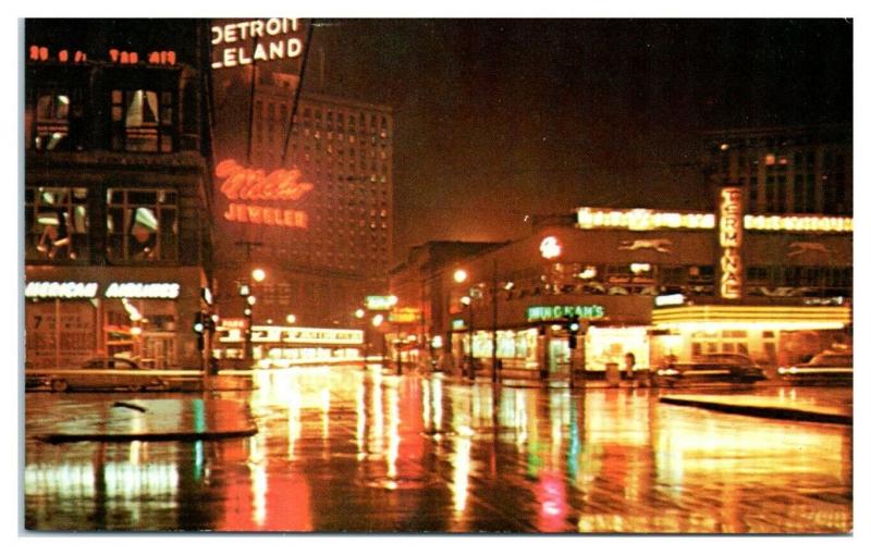 1950s/60s Greyhound Bus Terminal and American Airlines, Detroit, MI Postcard *4X