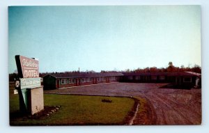 Holiday Motel & restaurant MONTREAL roadside Canada Chrome Postcard