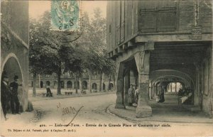 CPA LISLE-sur-TARN Entree de la Grande Place et Couverts Xve Siecle (1087609)