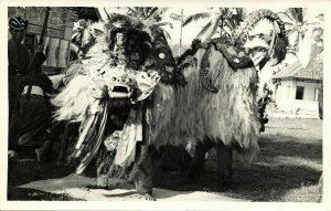 indonesia, BALI, Barong Lion-Dragon Animal Dance 1940s Paris Foto RPPC Postcard