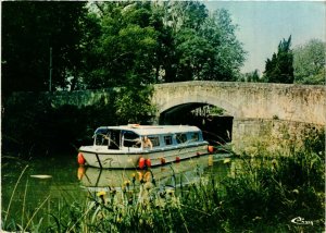 CPM Castelnaudary Un bateau de location FRANCE (1013541)