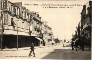 CPA St-NAZAIRE - La rue Amiral Courbet avec dans le fond le Bassin (222373)