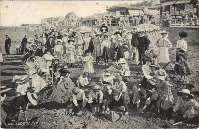 CPA LUC-sur-MER L'Apres Midi sur la Plage (1227469)