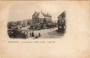 CPA HONFLEUR La Lieutenance et l'Hotel de Ville (1250241)