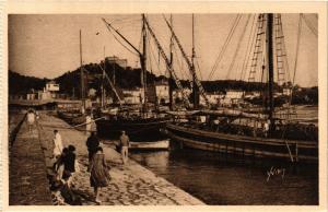 CPA PORQUEROLLES Le Port et la Jetée (411340)