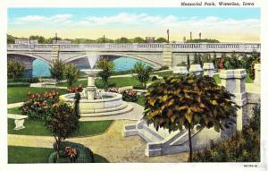 Memorial Park Fountain, Waterloo Iowa c1941 Linen Vintage Postcard F12