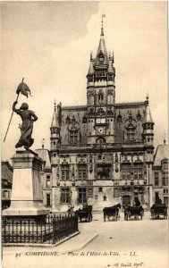 CPA Compiegne- Place de l'Hotel de Ville FRANCE (1008873)