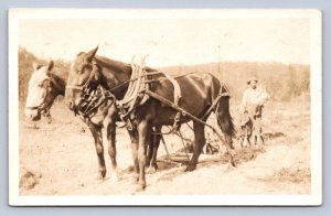 J87/ Interesting RPPC Postcard c1910 Farmer Horse Plow Field Children 475