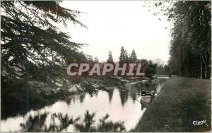 Postcard Modern Richelieu (I and L) View Parc du Chateau and a canal Along th...