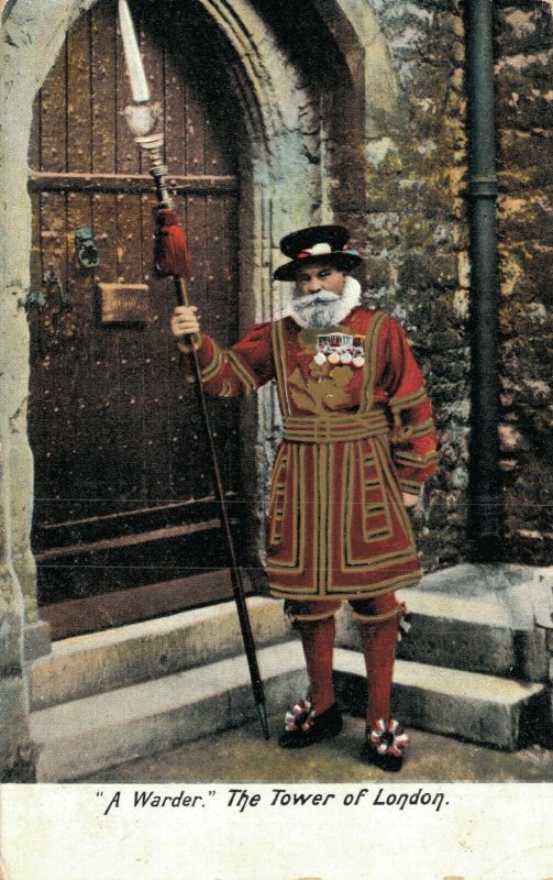 UK Tower of London Yeoman Warder Vintage Postcard 07.61