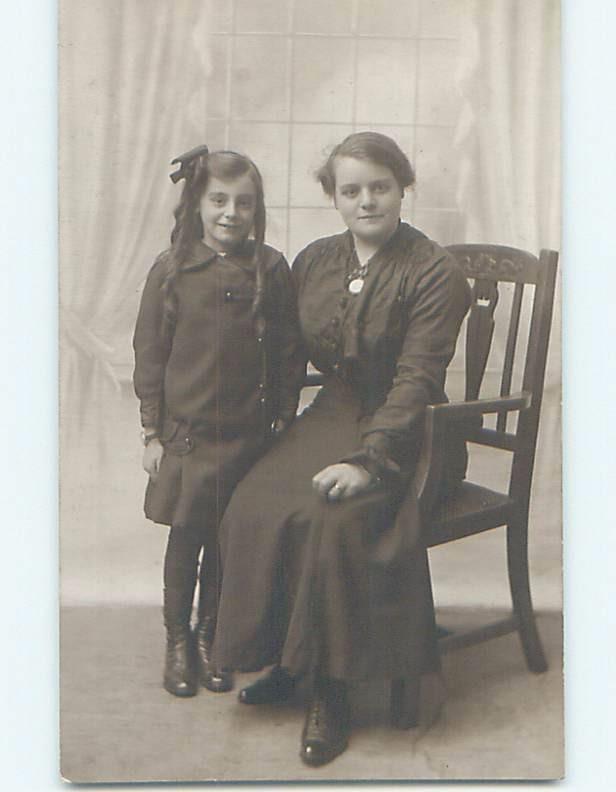 old rppc MOTHER AND DAUGHTER AT ASHFORD STUDIO Kent England UK HM1538