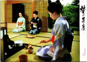 VINTAGE CONTINENTAL SIZE POSTCARD TEA CEREMONY GEISHA JAPAN