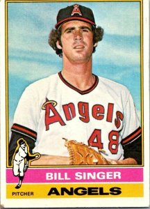 1976 Topps Baseball Card Bill Singer California Angels sk13407