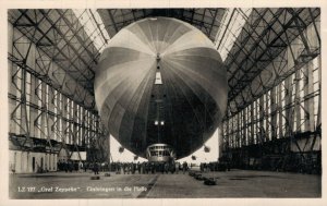 Graf Zeppelin Einbringen in die Halle RPPC 06.76