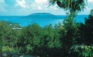 USA Fairfield Bay Arkansas Sugar Loaf Mountain Vintage Postcard 07.46