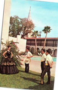 Senorita with three caballeros next to hotel pool - Mexico postcard
